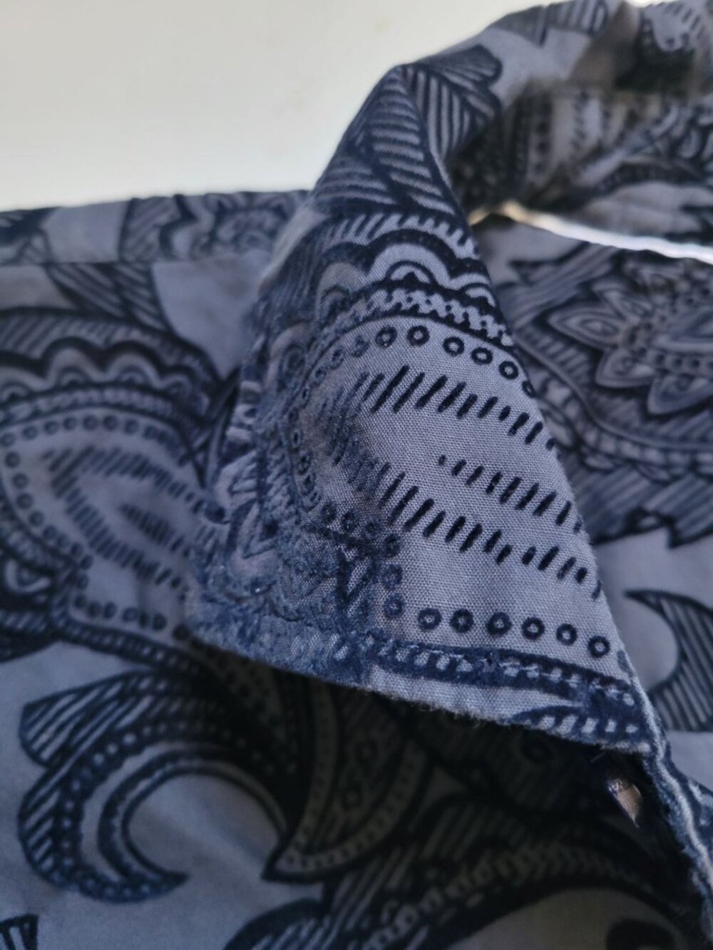 Consequence long sleeve button-up shirt  a dark grey/blue tone flocked velvet XL - Picture 4 of 9